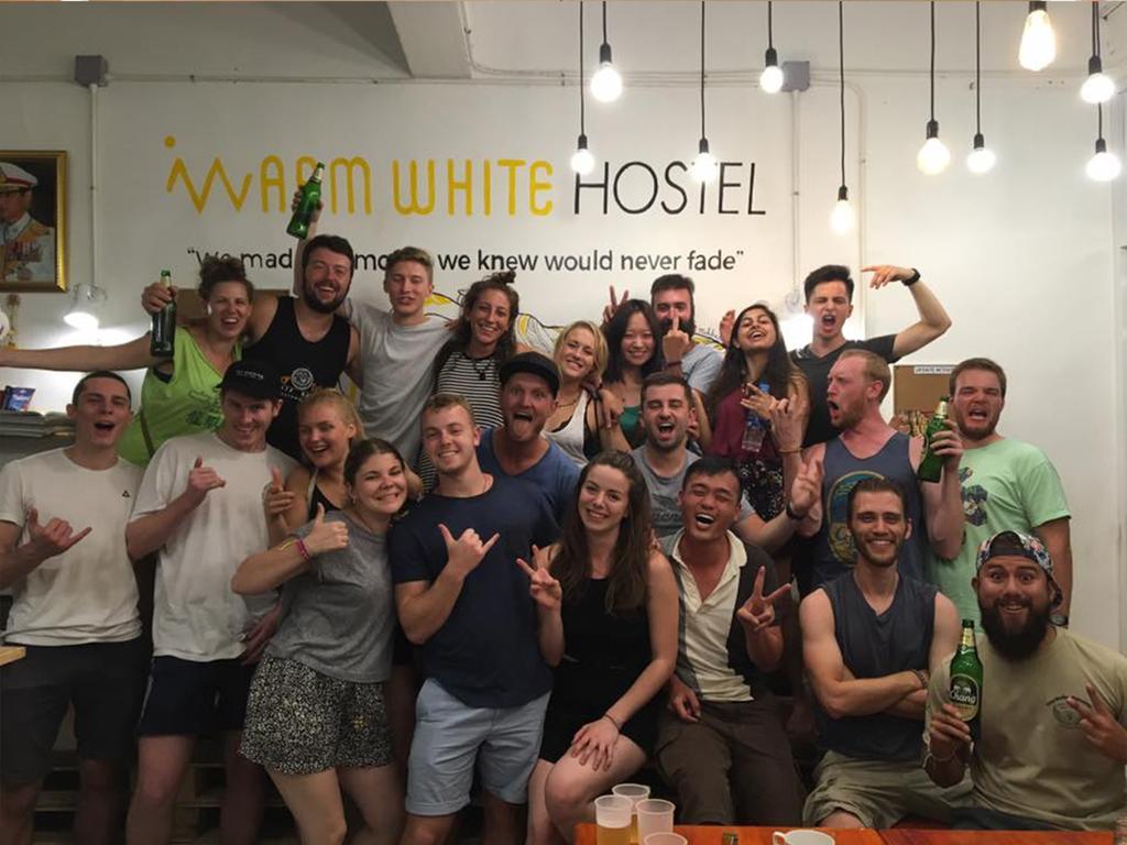 בנגקוק Warm White Hostel מראה חיצוני תמונה