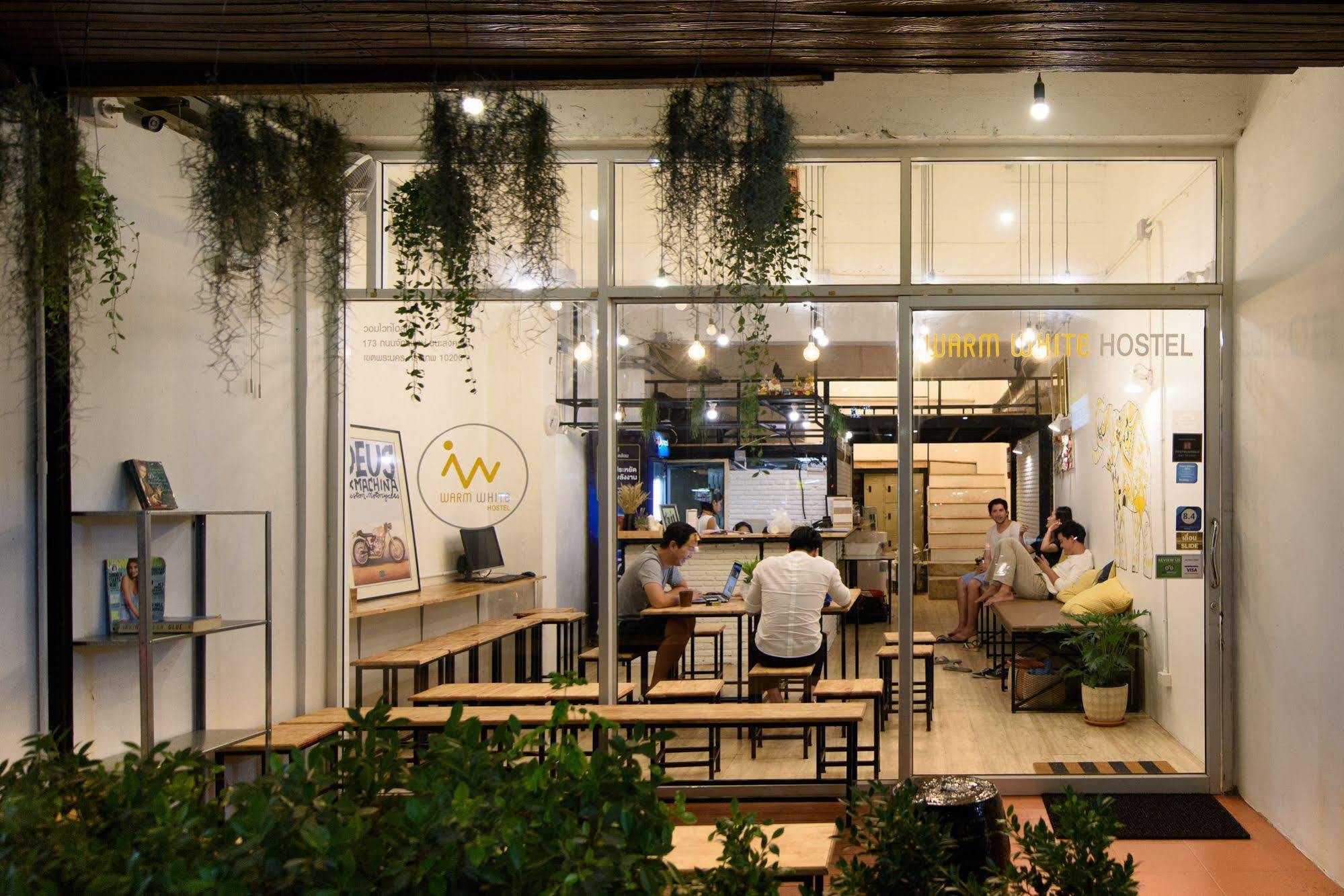 בנגקוק Warm White Hostel מראה חיצוני תמונה