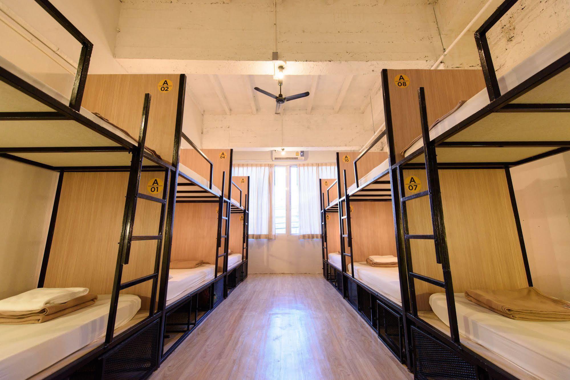בנגקוק Warm White Hostel מראה חיצוני תמונה