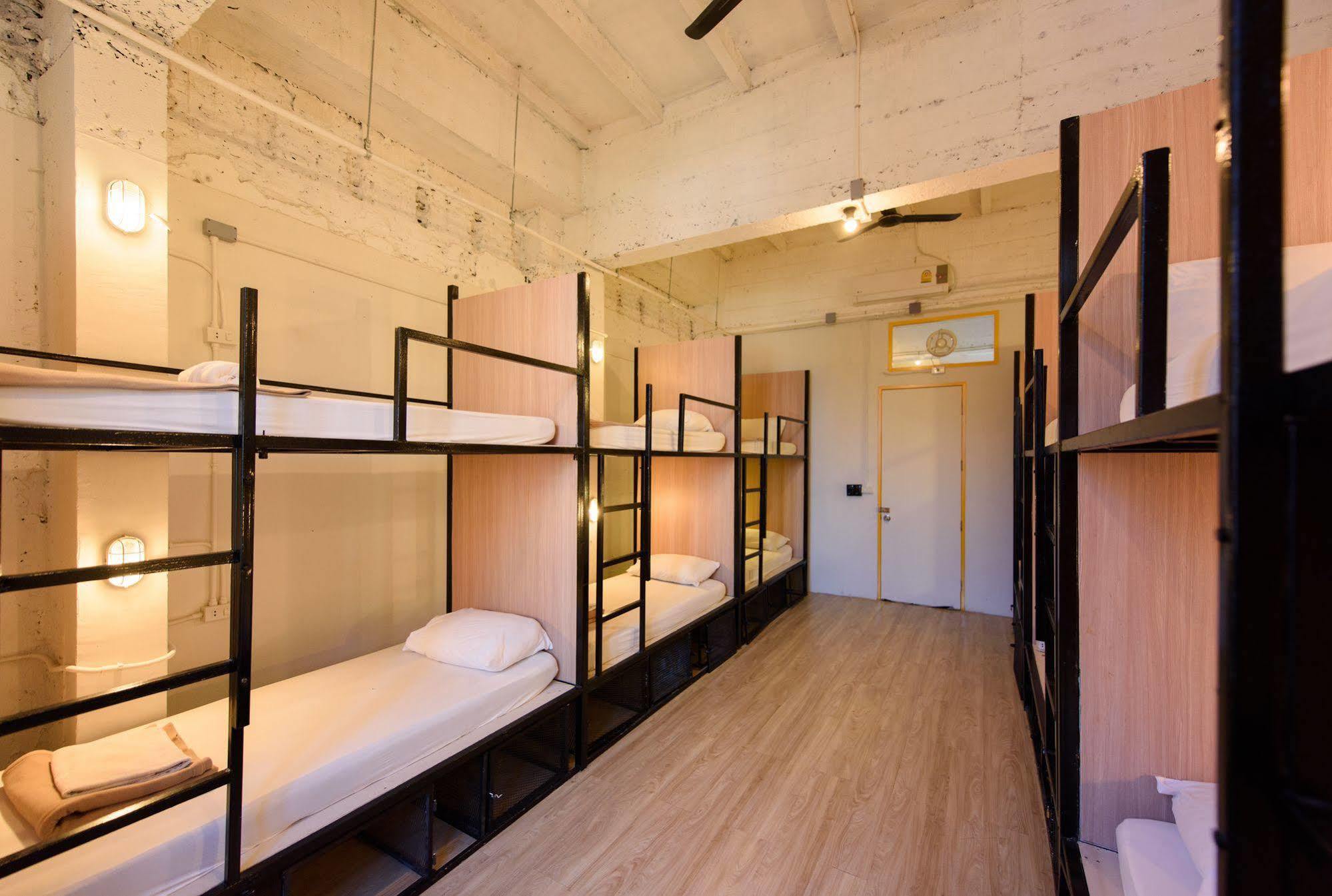 בנגקוק Warm White Hostel מראה חיצוני תמונה