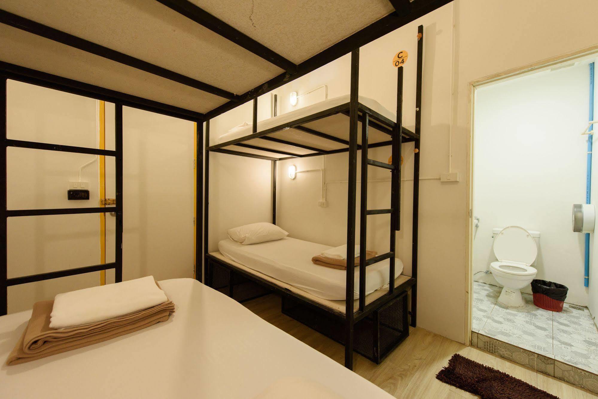 בנגקוק Warm White Hostel מראה חיצוני תמונה