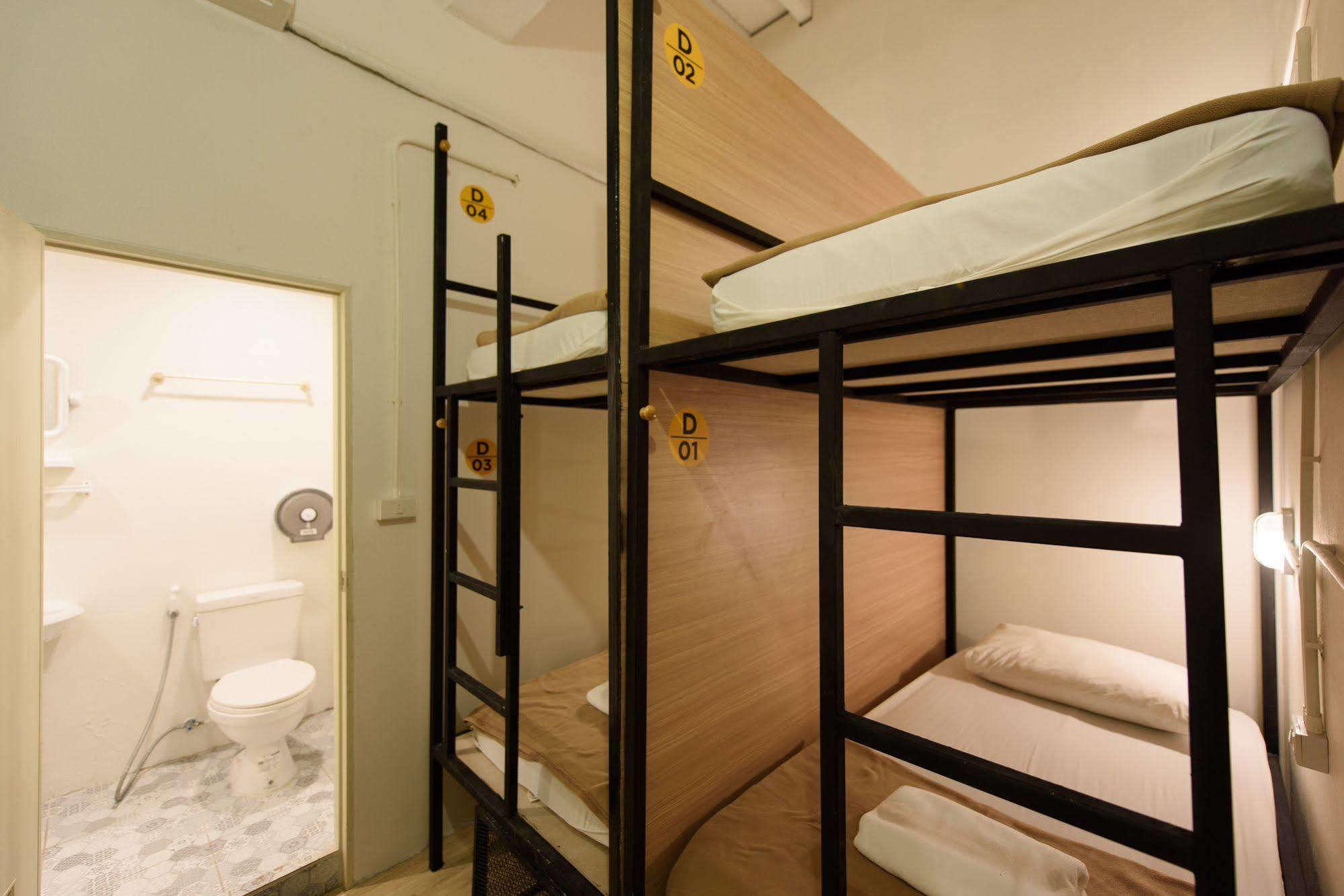 בנגקוק Warm White Hostel מראה חיצוני תמונה