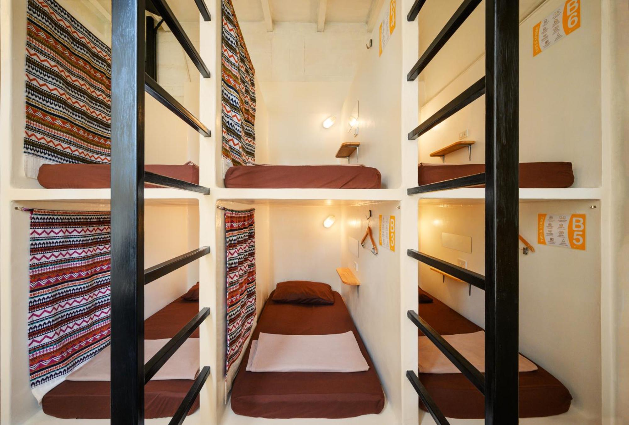בנגקוק Warm White Hostel מראה חיצוני תמונה